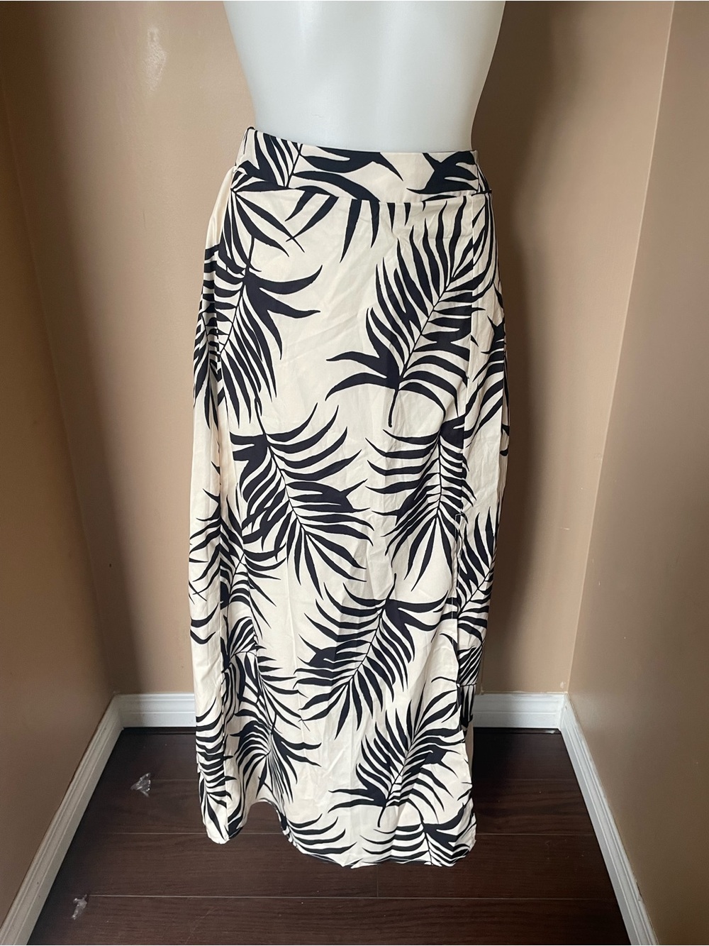 Cream-Black Palm-Print Maxi Skirt